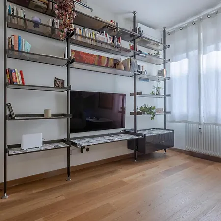 Guesthost - San Donato Nest - Cozy By Parco Don Bosco דירה