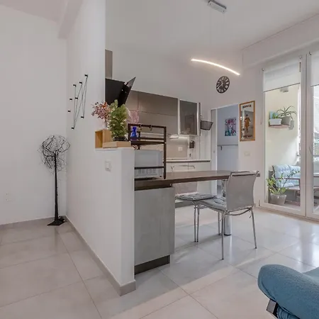 Daire Guesthost - San Donato Nest - Cozy By Parco Don Bosco *